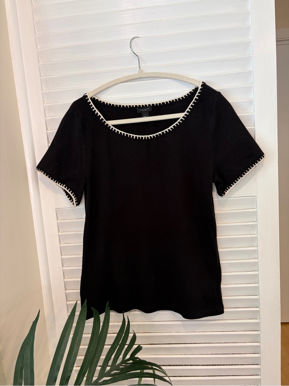 Ann Taylor Factory Black Ribbed Short Sleeve Top with White Detailing Size S